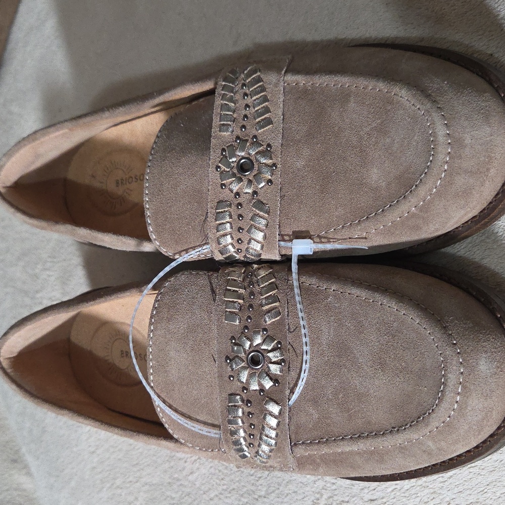 NWT!!  Brioso Tan Loafers Leather Suede $120 Msrp
